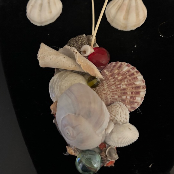 Shell necklaces - Picture 8 of 11